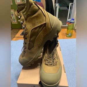 NIB Belleville Mountain Boots